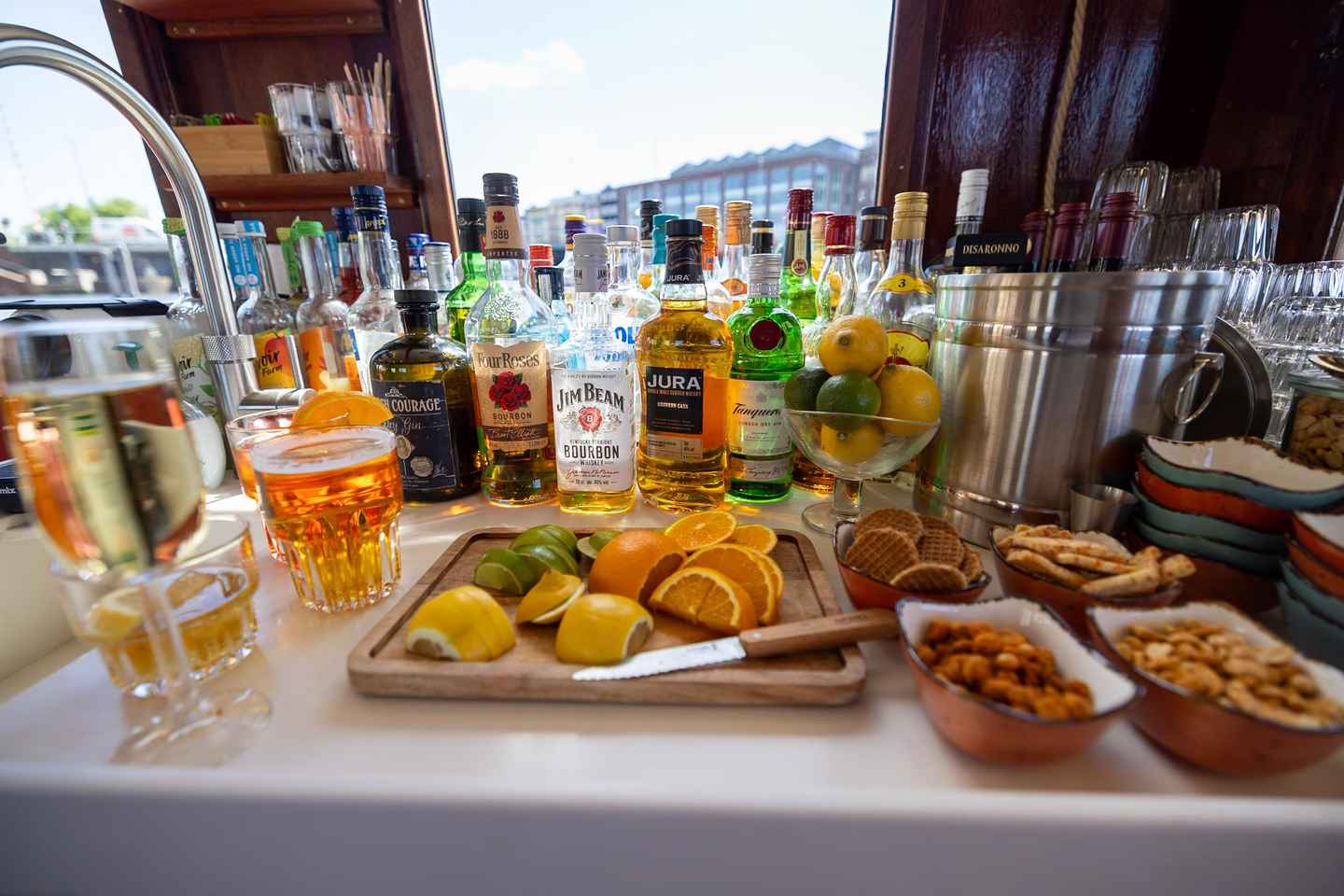 Amsterdam: Historic Boat Cruise with open bar and nibbles