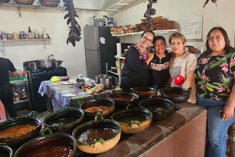 Oaxaca: Traditional Mole Cooking Class with Market Visit