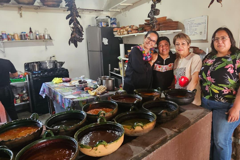 Oaxaca: Traditional Mole Cooking Class with Market Visit