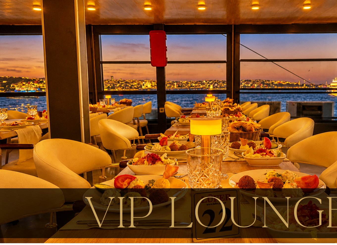 Istanbul: Bosporus-middagscruise og show med privat bord