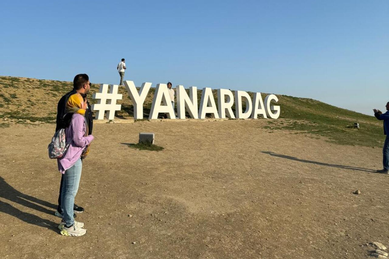 火与能量之地：火神殿、燃烧的山和 I LOVE BAKU 照片体验火与能量之地：火焰寺、燃烧的山脉和 I LOVE BAKU 摄影体验