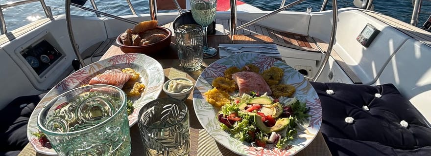 Alcudia : Excursion romantique en bateau avec dîner pour 2