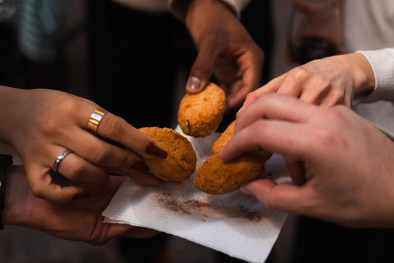 Lisbon: Graça Food & Wine Tour in Traditional Taverns Food & Wine Walking Tour