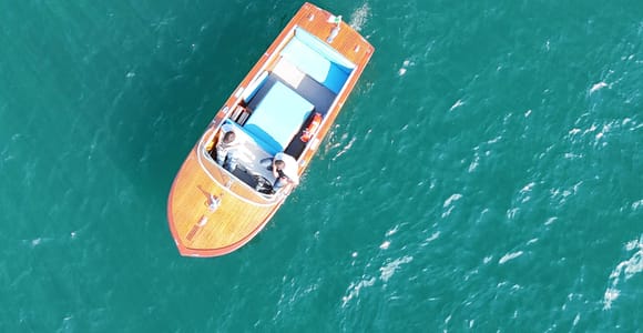 Lake Como: Private 1969 Classic Wooden Boat Tour