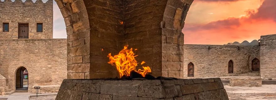 Feu, boue et culture : journée complète à Bakou avec pique-nique