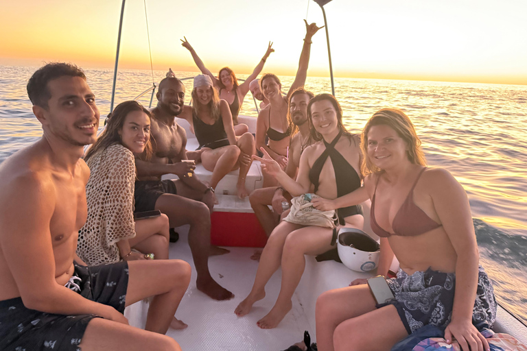 Puerto Escondido: Boat tour to enjoy the sunset