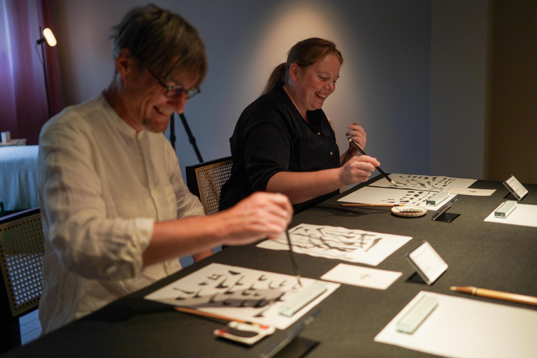 Taller de caligrafía en Kioto: diseña tu logotipo kanji en papel washiTaller de caligrafía en Kioto: diseña tu logotipo kanji en washi
