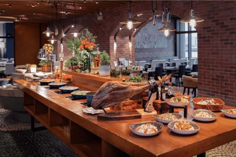 Macau: Tromba Rija & Macau Tower Observatory Access Lunch Buffet (Weekdays)