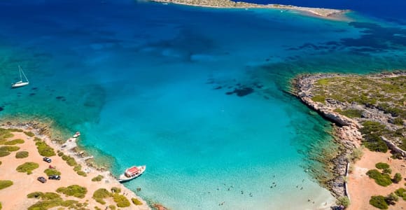 Minikreuzfahrt: Insel Spinalonga, Piratenhöhlen und versteckte Strände