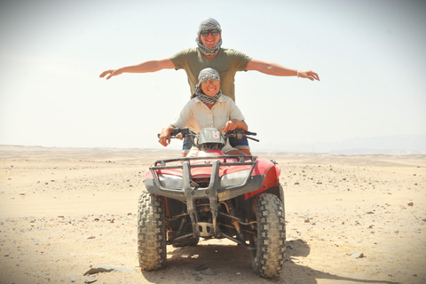 Hurghada: Amanecer VIP en quad, camello y desayuno beduinoHurghada: Paseo en quad VIP con camello