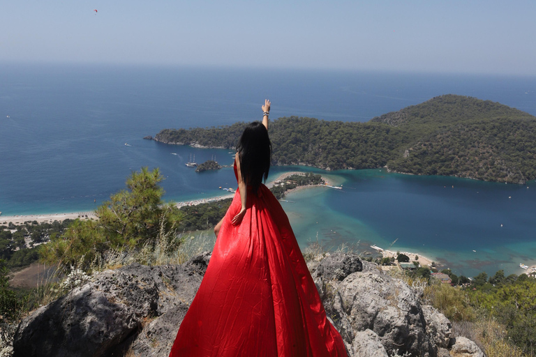 Fethiye: Privé fotoshoot in de buitenlucht met vervoer van het hotelFethiye: Privé fotoshoot in de buitenlucht bij zonsondergang met lange jurk