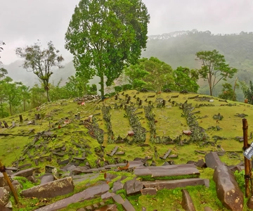 Jakarta Private Tour : Situs Gunung Padang