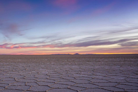 Uyuni: Zoutvlaktes en zonsondergang rondleiding met lunch