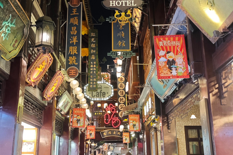 Shanghai Night Tour: Old Town, Local Dinner & Rooftop Bar