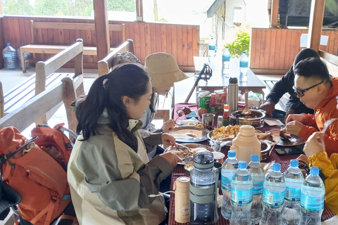 4-Day Safari Expedition from Plains to Peaks