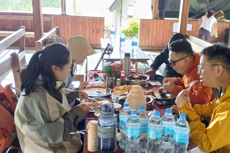 4-Day Safari Expedition from Plains to Peaks