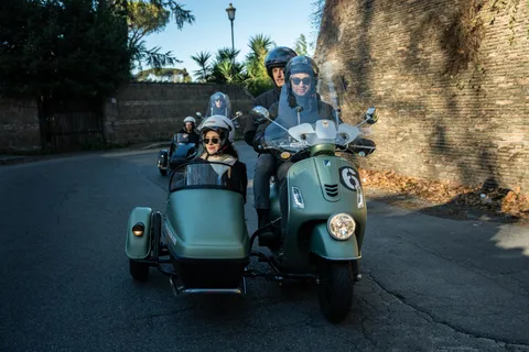 Roma: City tour noturno de Vespa Sidecar