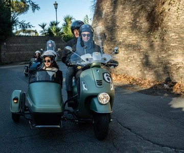 Rome: Evening Vespa Sidecar City Tour