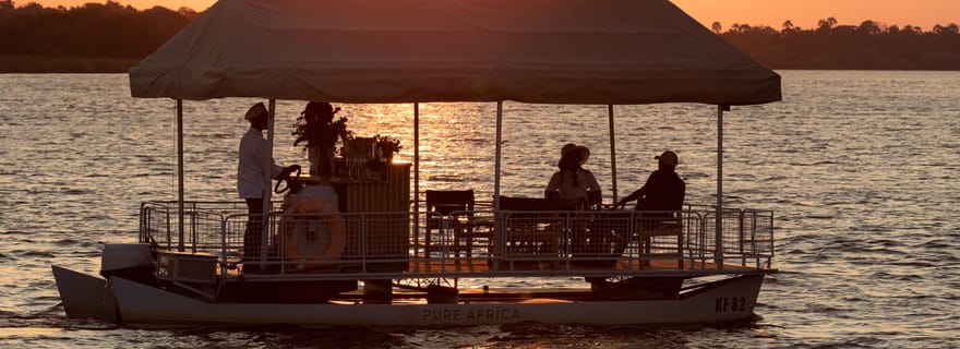 Chutes Victoria : croisière privée au coucher du soleil sur le fleuve Zambèze