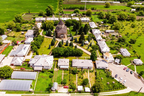 Bucharest: Guided Tour to Bellu Manor & Zamfira Monastery