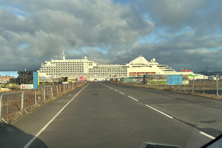 Belfast: Private Custom Tour with Driver and Guide