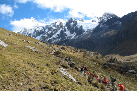 Huaraz: Excursión guiada de 4 días a Santa Cruz Trek