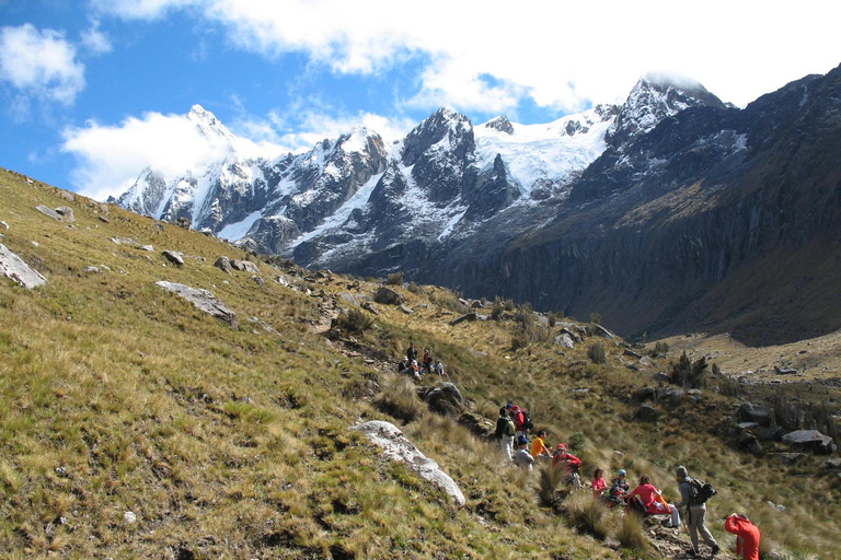 Huaraz: Tour guiado de 4 dias pelo Trekking Santa Cruz