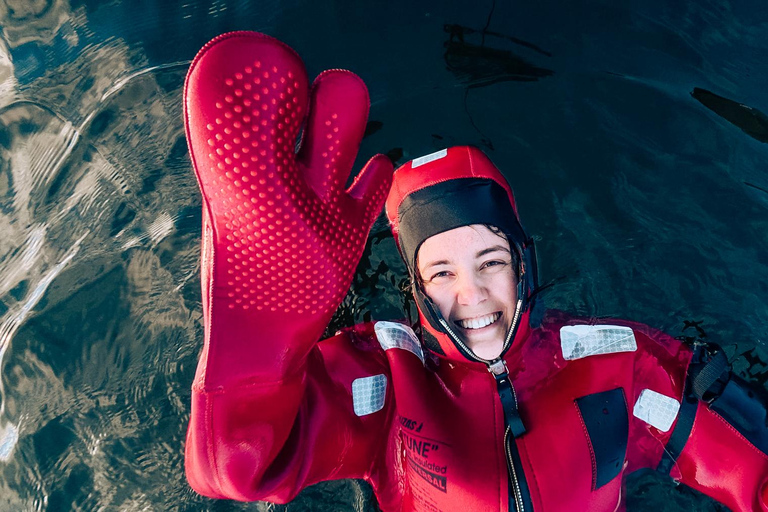 Stockholm: Vandring, utomhusmatlagning och kallvattenflytningPickup from Stockholm - drop-off Vaxholm