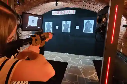 Cracóvia: Ingresso para a carreira de tiro do Clube Axe Mate