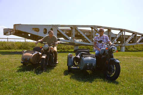 Bayeux: Tour privato in sidecar di mezza giornata della Normandia e della Seconda Guerra MondialeTour privato di mezza giornata in Sidecar della Normandia WWII 1 SideCar