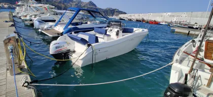 Ein Boot in Taormina ohne Führerschein mieten