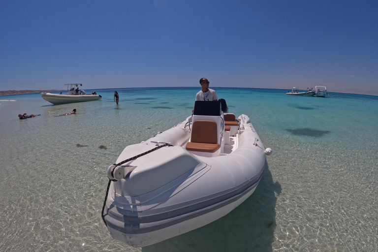 Hurghada: Excursão pelas ilhas com 4 golfinhos, mergulho com snorkel e almoçoPasseio de lancha particular