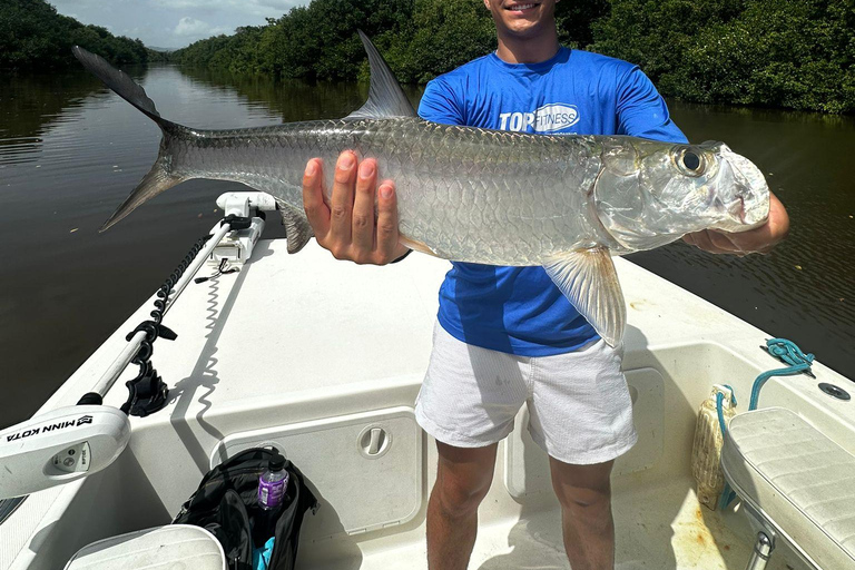 San Juan: Tarpon Fishing Charter with Guide