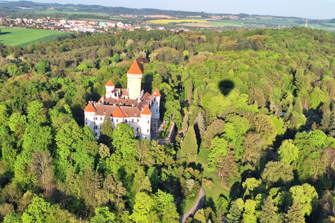 From Prague: Balloon ride with Champagne & Picnic
