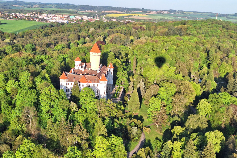 From Prague: Balloon ride with Champagne & Picnic