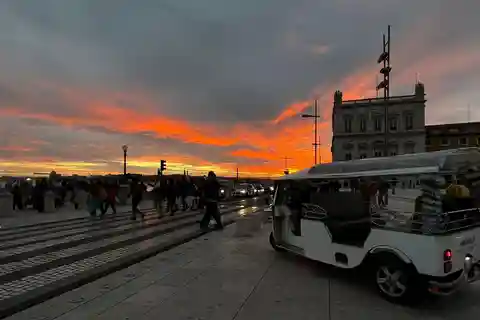 Lisbon: Tuk Tuk Tour to Belem