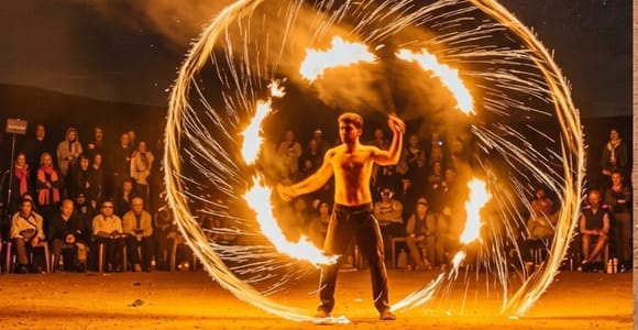 Magia al atardecer en Agafay: paseo en camello, cena y espectáculo de fuego