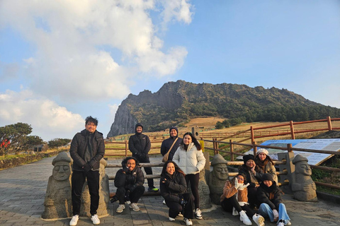 Visite privée en VAN de 9 heures à Jeju (jusqu&#039;à 8 personnes)