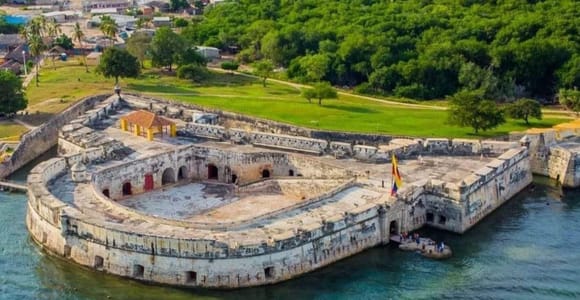 Cartagena: Playa Morena Day Trip and Historical Sightseeing Tour