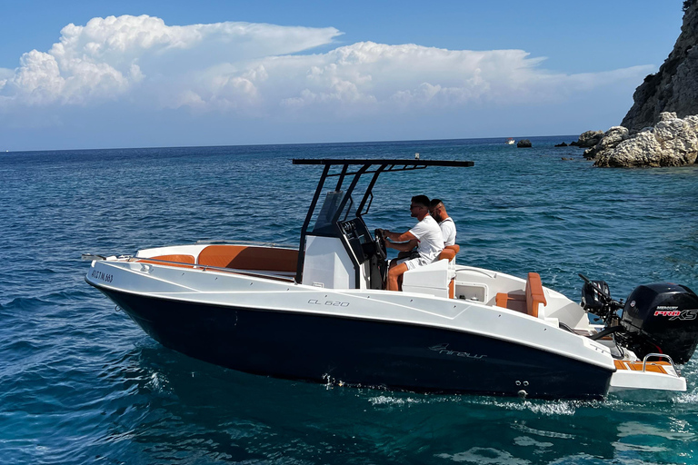 Zakynthos: Private Boat Tour with Skipper & Snorkeling