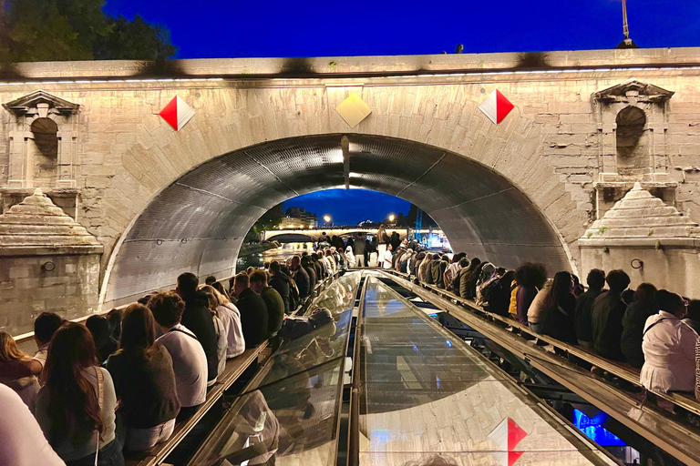 Paris: Illuminated Seine Night Cruise from the Eiffel Tower Paris: Illuminated Seine River Night Cruise & Free Postcard
