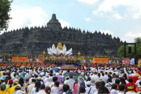 Borobudur Vesak Lantern 2026: Magical Night Tour