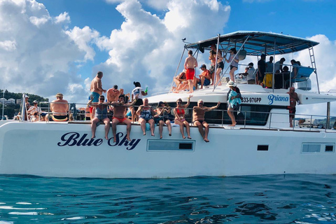 Puerto Plata: Catamaran Party with Snorkeling and Open Bar