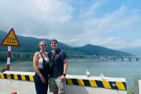 Hoi An Privattransfer nach Hue mit Goldener Brücke