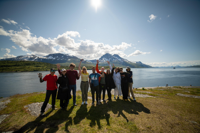 Tromsø: Fjord Adventure with Lunch and Photos Tromsø: Fjord Minibus Tour with Lunch and Free Photos