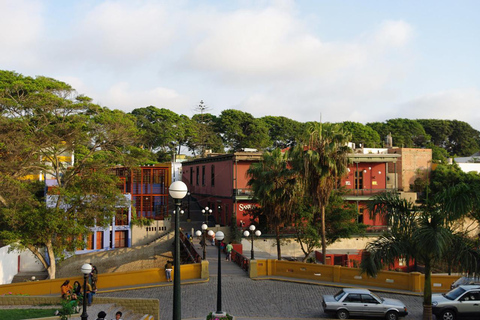 Lima: Gastronomic Tour by Bike through the Huariques of the City Lima: Gastronomic Bicycle Tour through the Huariques of the City