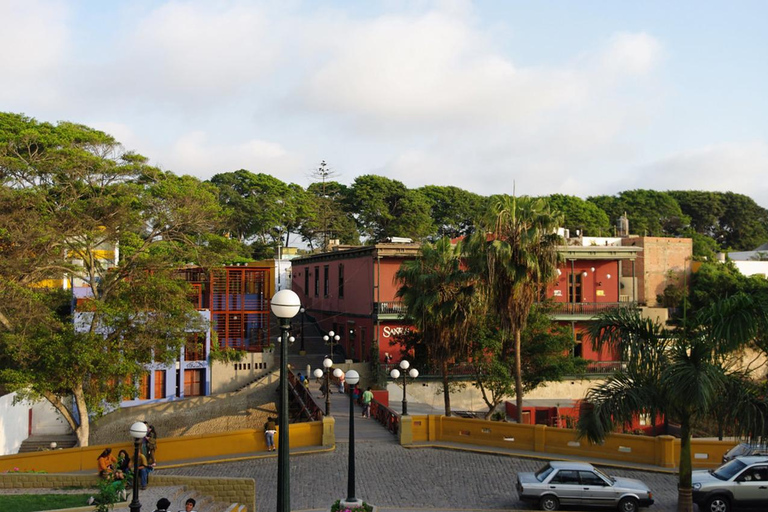 Lima: Gastronomic Tour by Bike through the Huariques of the City Lima: Gastronomic Bicycle Tour through the Huariques of the City