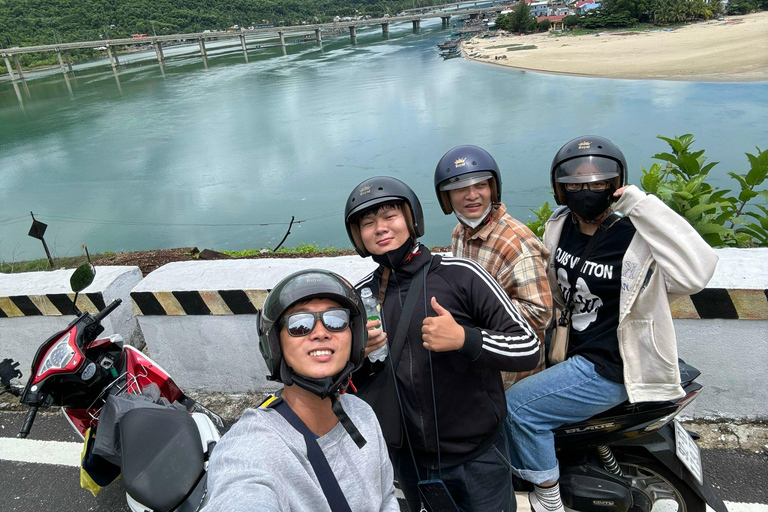 Tour panoramico della città di Đà Nẵng in privato con guida femminileTour privato in auto