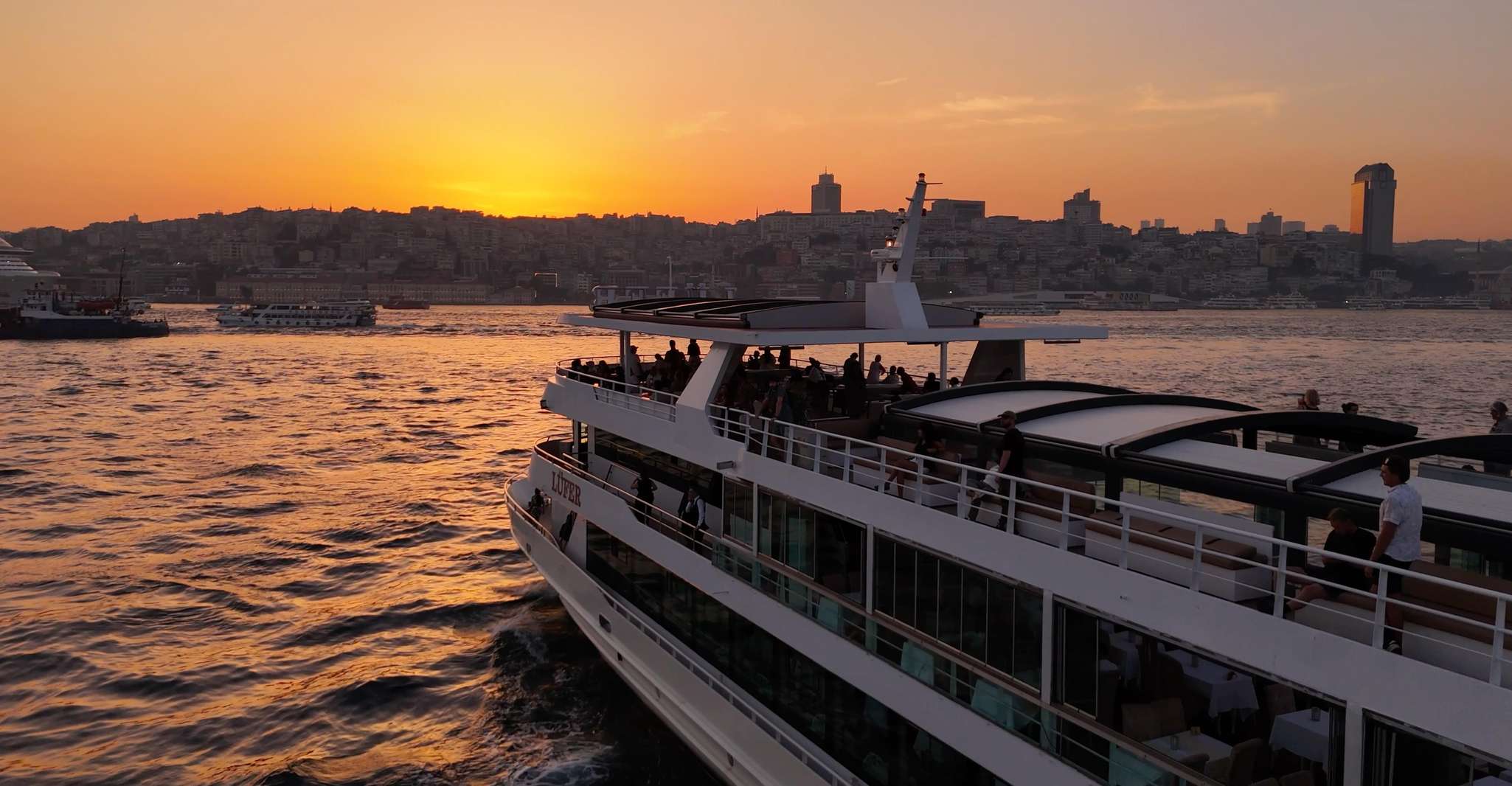 Istanbul: Daytime or Sunset Sightseeing Cruise & Audio Guide