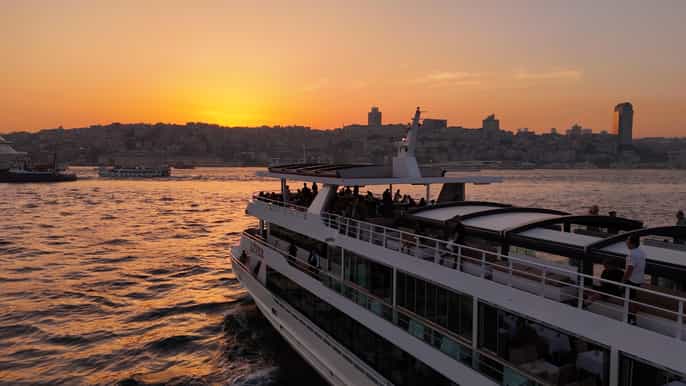 Estambul: crucero turístico diurno o al atardecer con audioguía